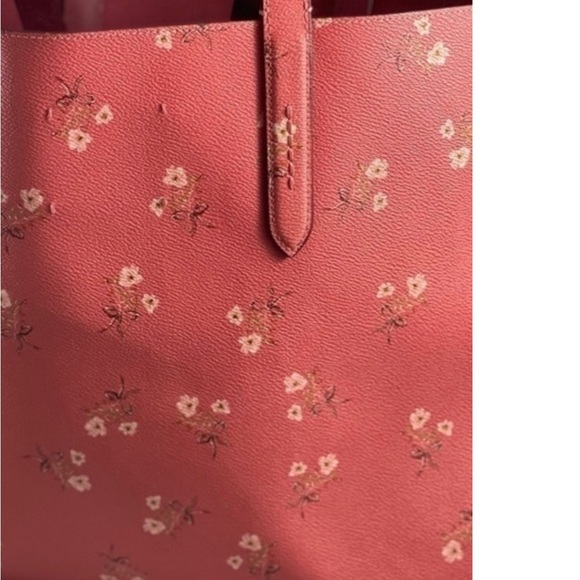 Coach Highline Tote in Floal Print. - Picture 2 of 8